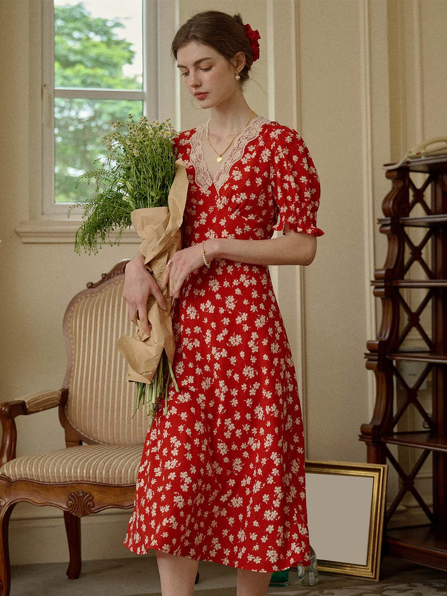 Stormi Charming V-neck Lace Trimmed Floral Print Dress