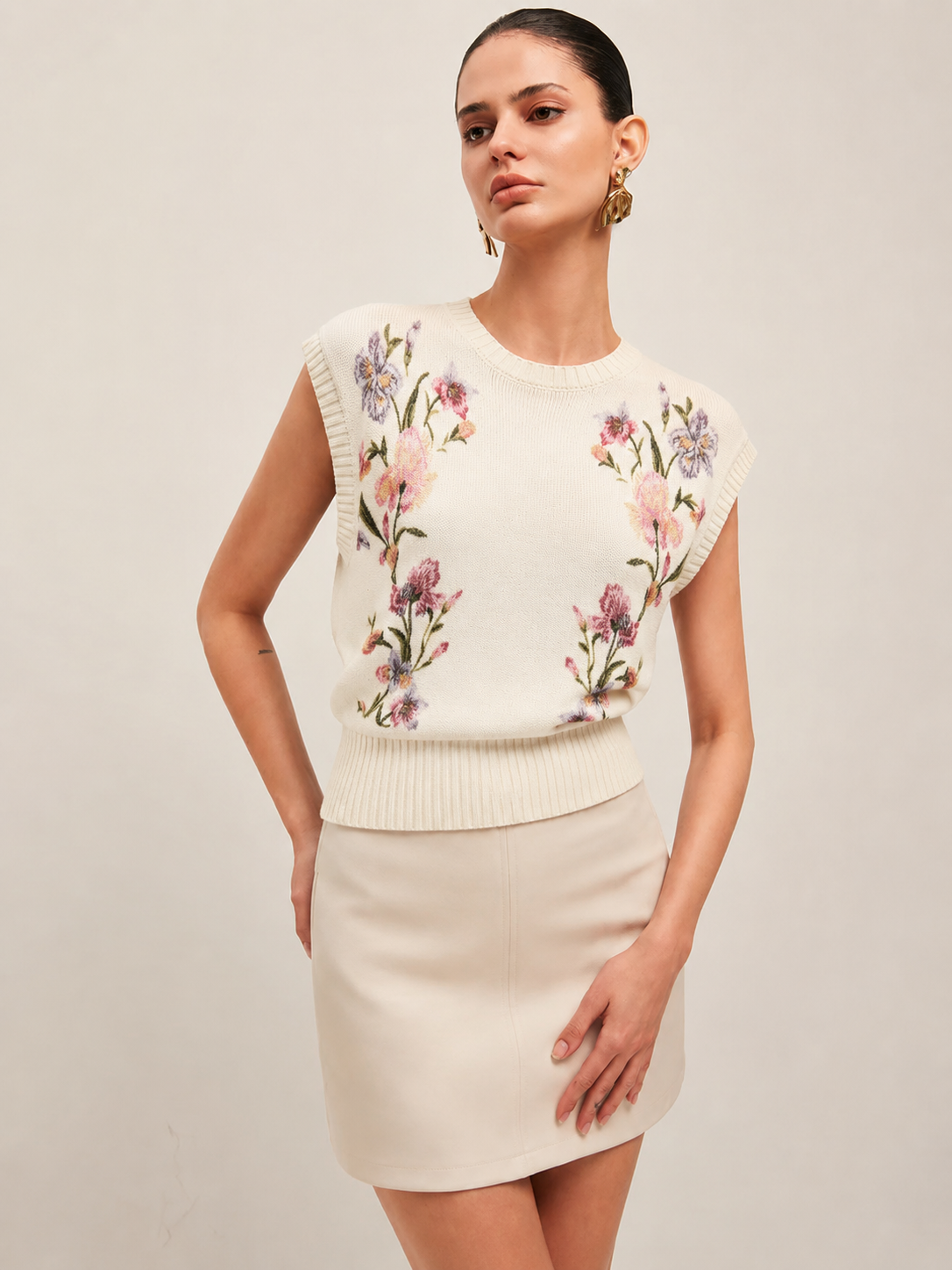Floral Pattern Round Neck Knit Vest